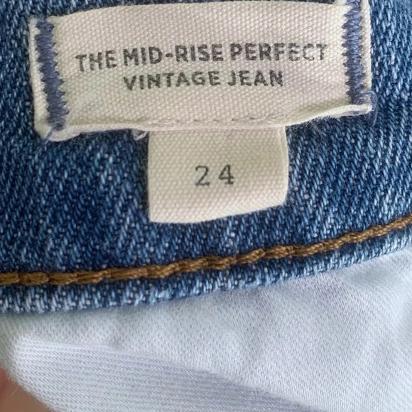 Madewell The Mid-Rise Perfect Vintage Jean in Ainsdale Wash: Knee-Rip Edition 24 - Picture 6 of 7
